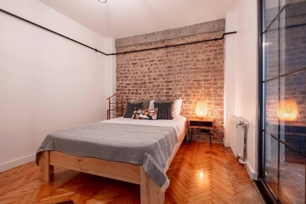 Daire Cosy Studio With Garden Balcony